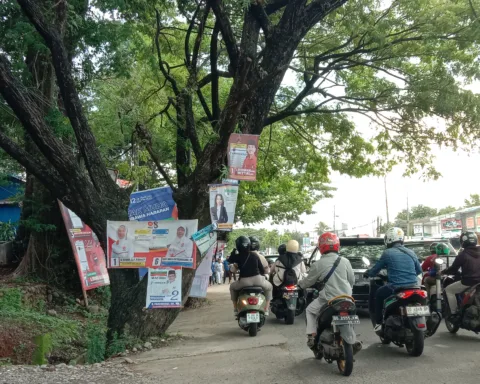 Potret spanduk kampanye paku pohon di sejumlah ruas jalan di Kota Makassar/A Nur Ismi/Bollo.id