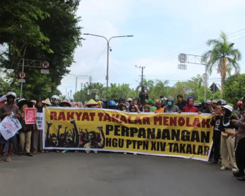 Demonstrasi ratusan petani Polongbangkeng Utara, Kabupaten Takalar di depan kantor bupati menuntut perpanjangan HGU PTPN XIV Takalar/LBH Makassar/Bollo.id
