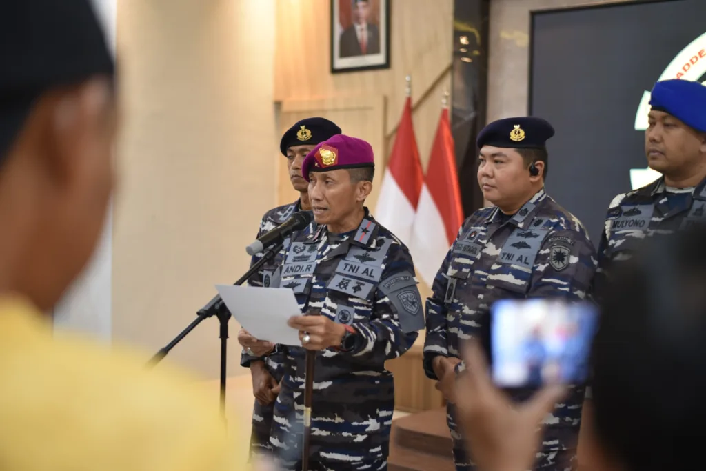 Danlantamal VI Makassar, Brigjen TNI Andi Rahmat M, dalam konferensi pers kasus penembakan warga/Lantamal VI Makassar/Bollo.id