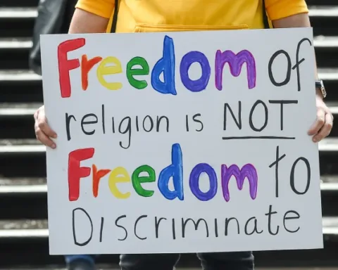 Ilustrasi, poster demonstrasi kebebasan beragama/static.ffx.io