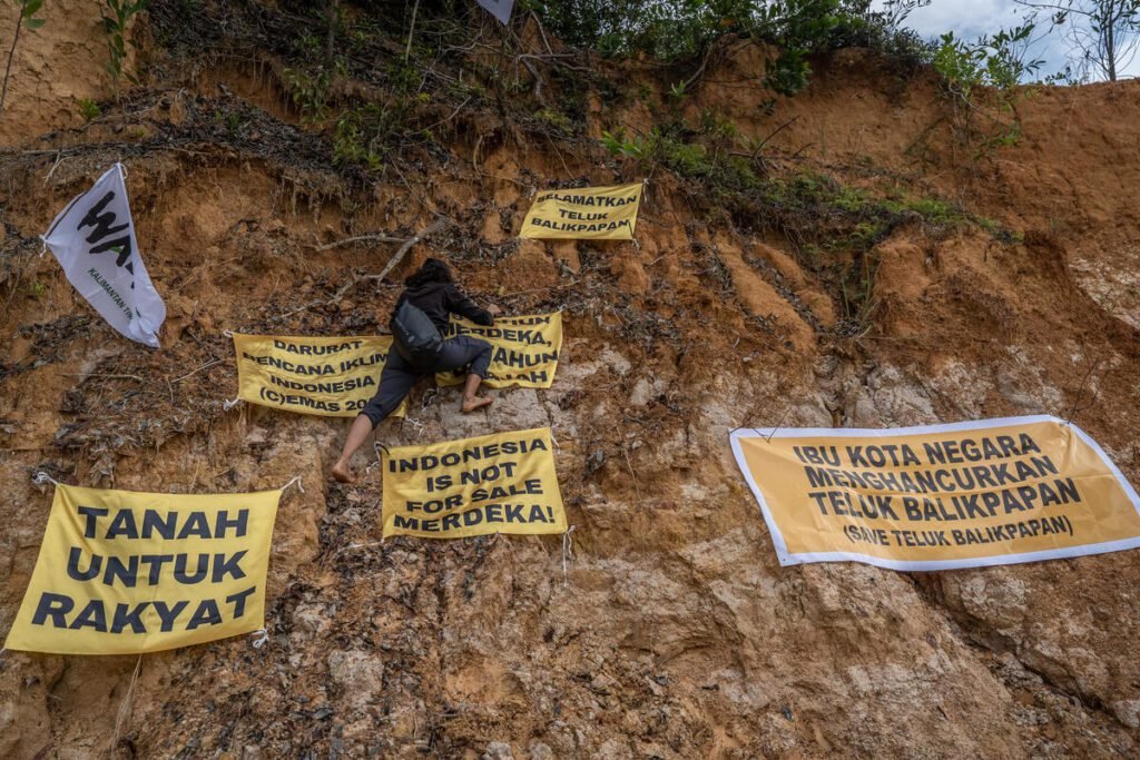 Gabungan organisasi masyarakat sipil dan warga memperingati HUT Kemerdekaan RI ke-79 di Penajam Paser Utara, Kalimantan Timur/Jurnasyanto Sukarno/Greenpeace