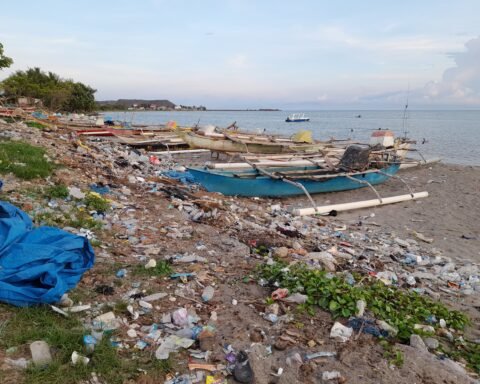 Potret sampah berserakan di tepian pantai di Bantaeng/Andi Audia Faiza Nazli Irfan/Bollo.id