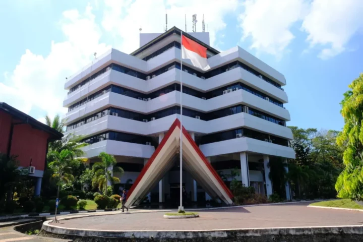 Gedung Rektorat Unhas/Foto: unhas.ac.id