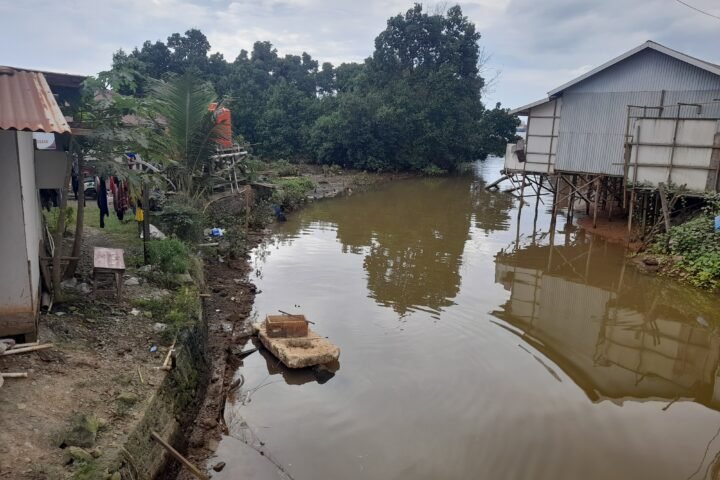 Sungai yang tercemar akibat aktivitas pertambangan di Kecamatan Bahodopi, Kabupaten Morowali, Sulawesi Tengah/Bollo.id